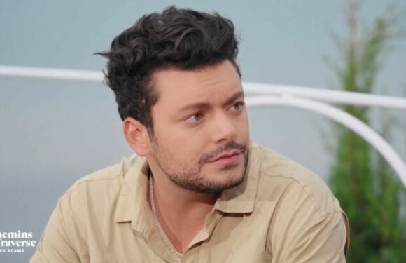 VIDÉO – Kev Adams bouleversé par le divorce de ses parents : “C’est très compliqué”