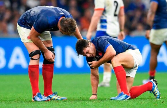 Coupe du monde de rugby :  les images choc de la blessure d’Antoine Dupont qui souffre d’une fracture de la mâchoire !
