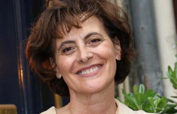 Inès de la Fressange à l’aise avec son âge : ses petits-enfants l’appellent “Mémé”