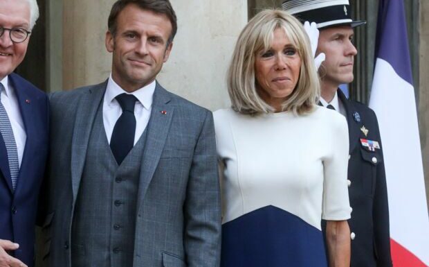 PHOTO – Brigitte Macron adopte le carré plongeant et fait sensation pour sa rentrée officielle