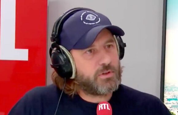 "Ça ne m’intéresse pas" : Fred Testot recadre Nathalie Renoux qui tente, à la radio, d’obtenir des informations sur sa vie privée !