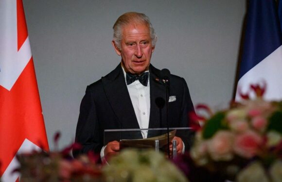 "La Grande vadrouille" et Louis de Funès se retrouvent au dîner de Versailles donné en l’honneur de Charles III : un roi qui ne manque pas d’humour !