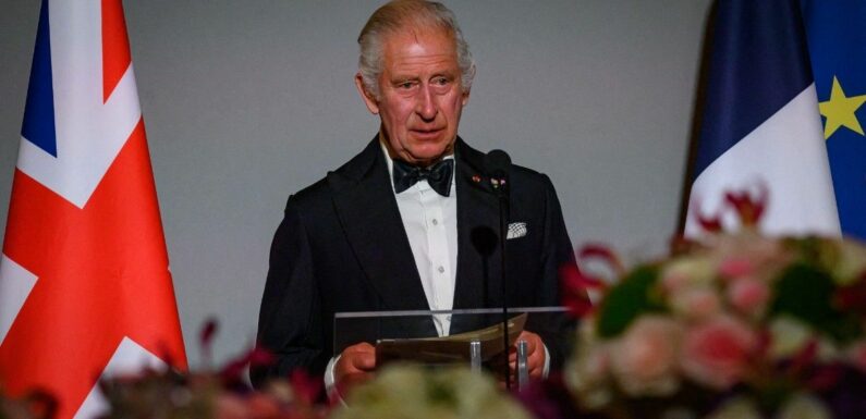 "La Grande vadrouille" et Louis de Funès se retrouvent au dîner de Versailles donné en l’honneur de Charles III : un roi qui ne manque pas d’humour !