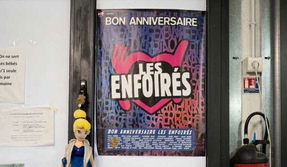 Les Enfoirés 2024 : la chasse aux escrocs est ouverte