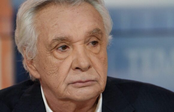 Michel Sardou : les gendarmes débarquent chez Europe 1 pour saisir l'un de ses disques !