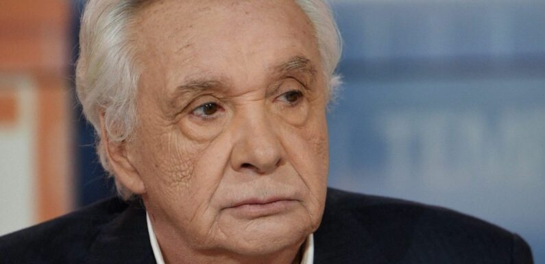 Michel Sardou : les gendarmes débarquent chez Europe 1 pour saisir l'un de ses disques !