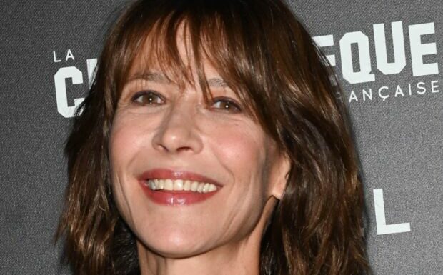 BEAUTY STORY – La frange signature de Sophie Marceau