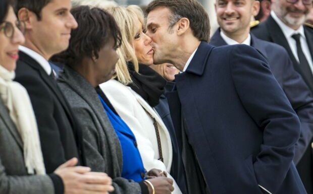 Brigitte Macron évoque sa différence d’âge avec Emmanuel Macron : “Pour moi, un garçon si jeune, c’était rédhibitoire”