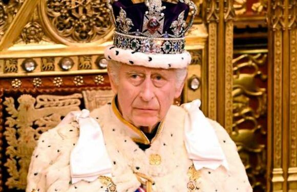 Charles III : hué pour son 1er discours !