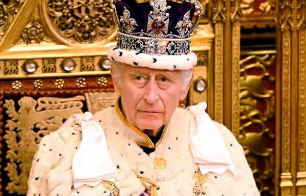 Charles III : hué pour son 1er discours !