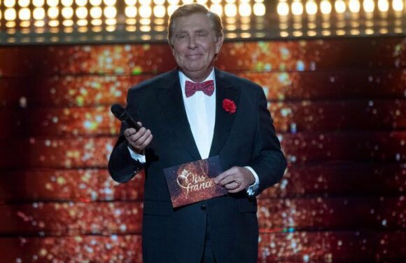 Miss France 2024 : pourquoi Jean-Pierre Foucault ne rejoint jamais les candidates sur le voyage préparatoire