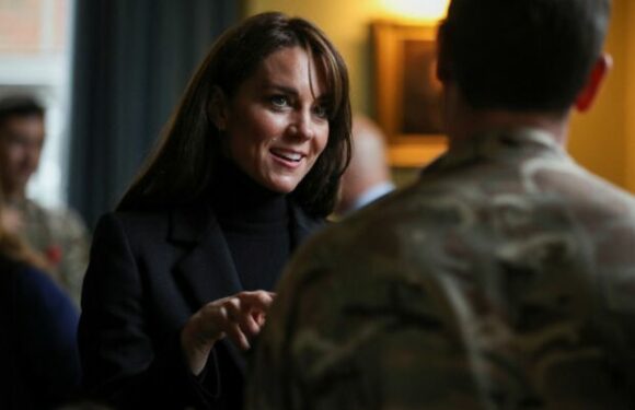 PHOTO – Kate Middleton : on s’inspire de sa façon stylée de porter le blazer pour braver le froid
