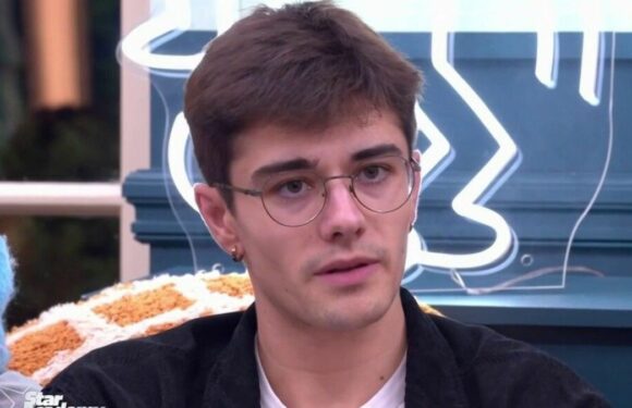 "Star Academy" : Axel se foire complètement et s’enferme aux toilettes