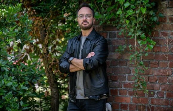 A côté de ses pompes (France 2) : Jarry est-il doublé pour les scènes de bagarre ?