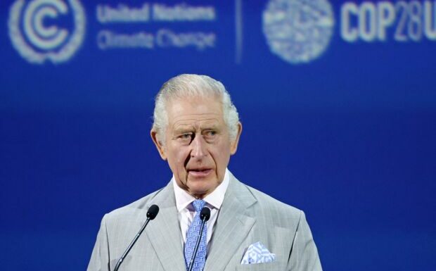 Charles III à la COP28 : le roi fait passer un message politique avec… sa cravate