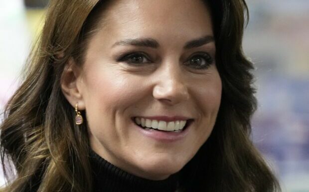 Kate Middleton : son oncle tire à boulets rouges sur la “fouine” Omid Scobie après son livre explosif