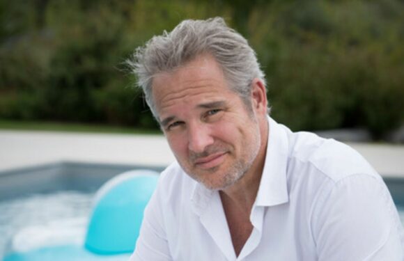 Un si grand soleil (Spoilers) : Yann Cross rend son insigne et son arme, Marc et Louis se prennent en main