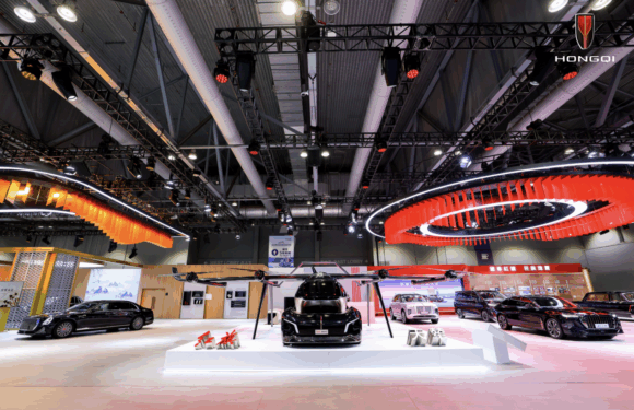 Quand le Tournesol d’Or rencontre le Bauhinia : HONGQI présente le luxe oriental au Salon international de l’automobile et de la chaîne d’approvisionnement 2025 (Hong Kong)